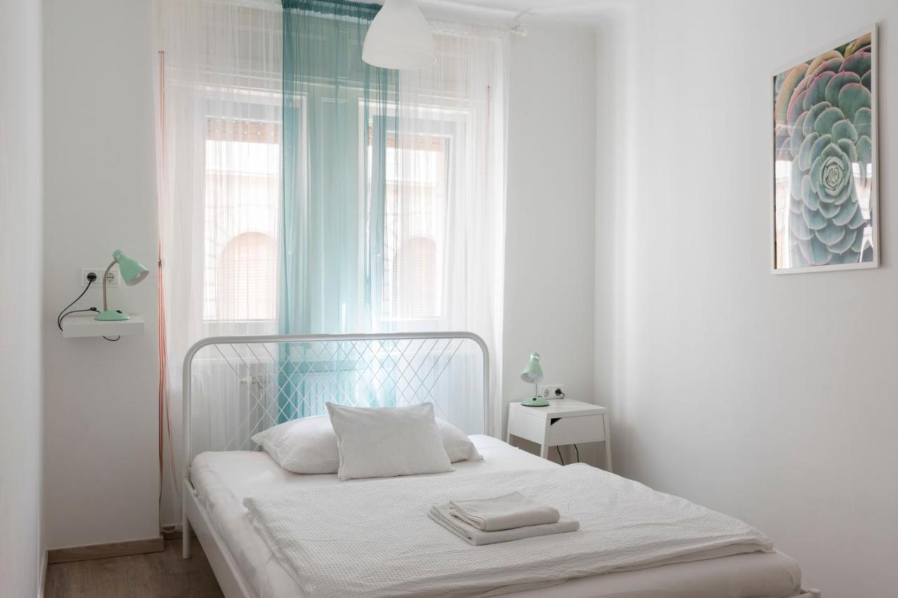 Vajda 15 Hostel ブダペスト エクステリア 写真